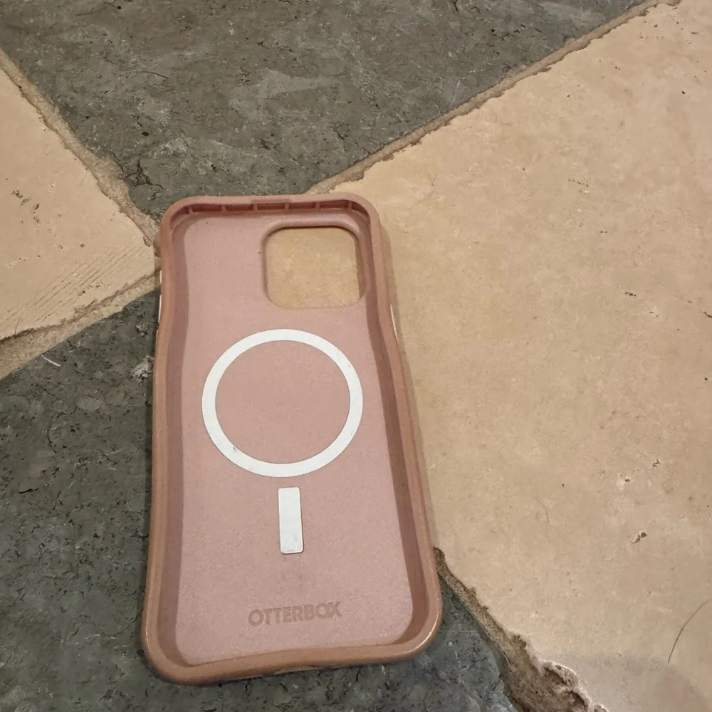 Otterbox - lt pink iPhone 15 pro max symmetry case